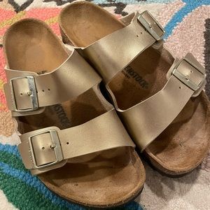 Basically New Birkenstock Arizonas